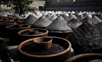 低鹽固態(tài)釀造醬油原料利用率低、成品質(zhì)量低怎么辦？